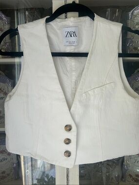 Zara Off-White Cropped Button Vest